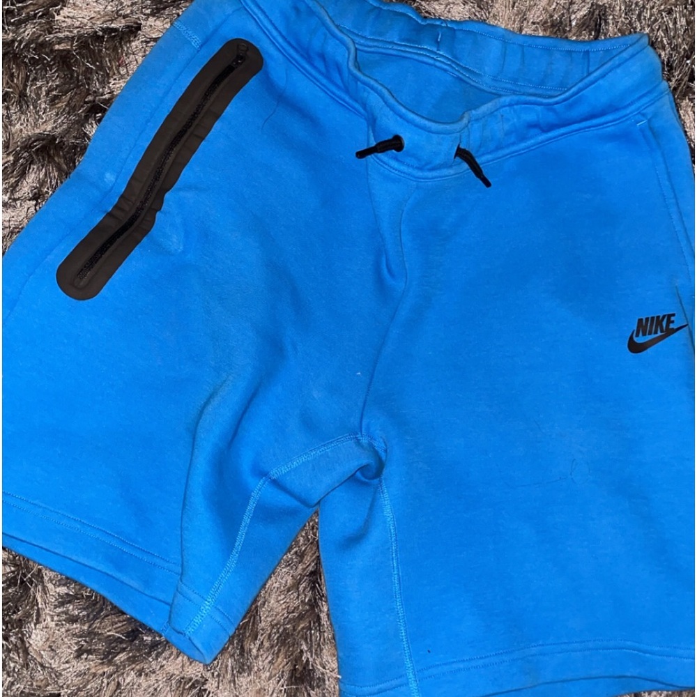 Nike tech boys Xl shorts